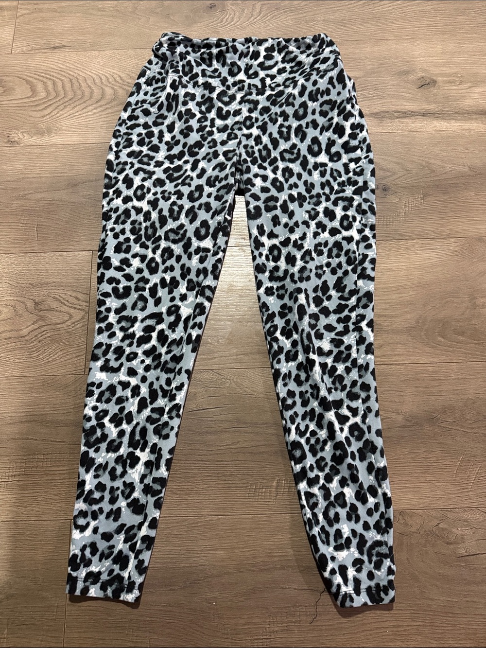 Zenana Outfitters Black & White Leopard Print Leggings